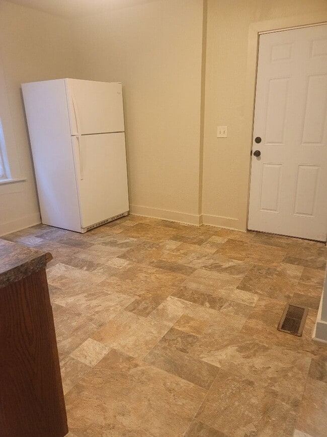 Building Photo - 1823-1825 Duplexes