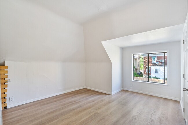 Building Photo - 723 Taylor Ave