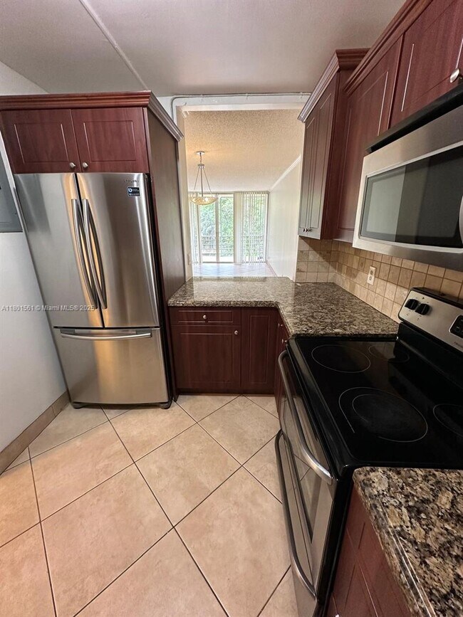 Foto del edificio - 9410 Live Oak Pl