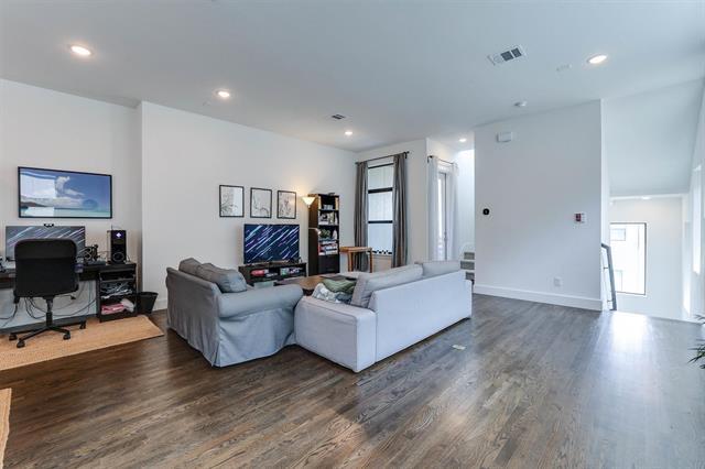 Foto del edificio - 8044 Zeppos Dr.