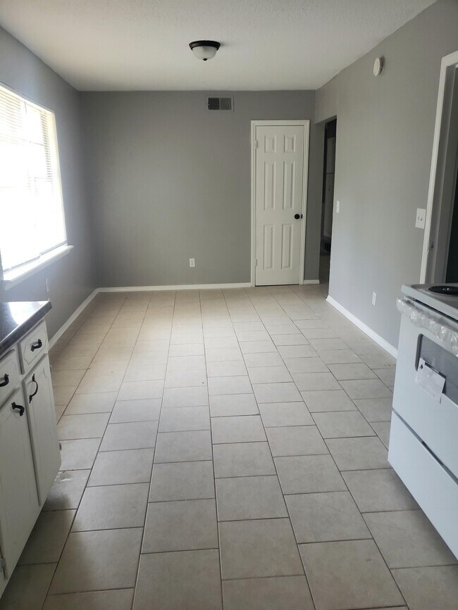 Building Photo - 1408 Mcdonald Dr