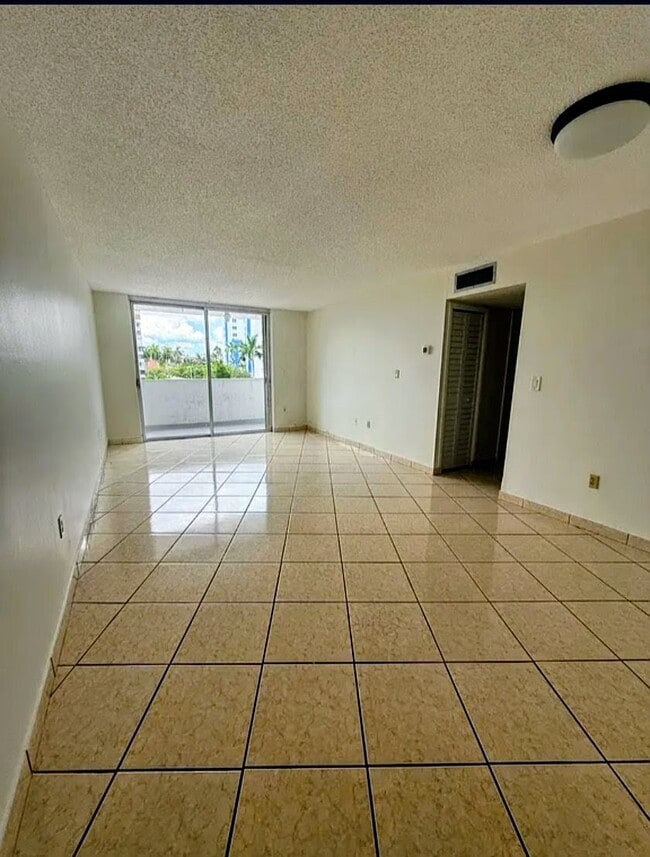 Foto del edificio - 5033 NW 7th St