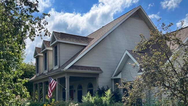Building Photo - 2409 N Elmkirk Park