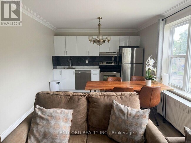 Building Photo - 92 Trethewey Dr