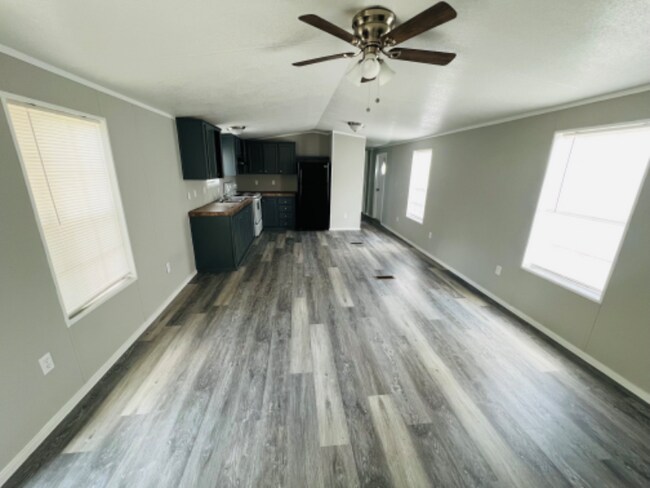 Foto del edificio - 33230 Walker Rd N