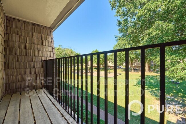Foto del edificio - 723 Old Manor Rd