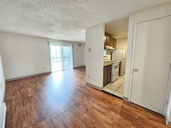 Building Photo - The Landing off Pines