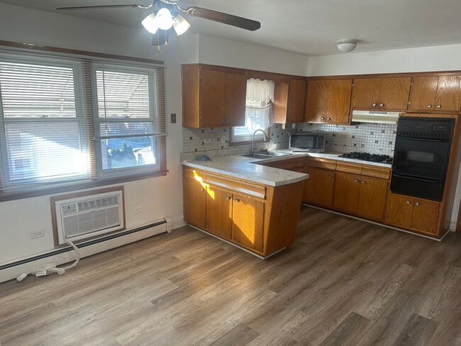 Building Photo - 5948 W 79th St