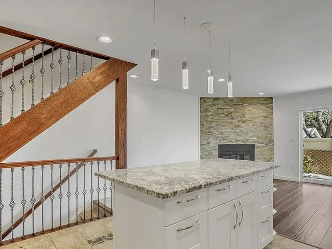 Building Photo - 1308 Vesta Cir