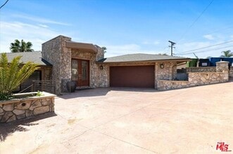 Building Photo - 2792 Fyler Pl