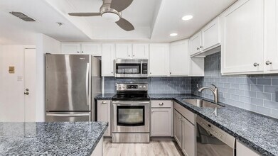 Building Photo - 7950 E Camelback Rd