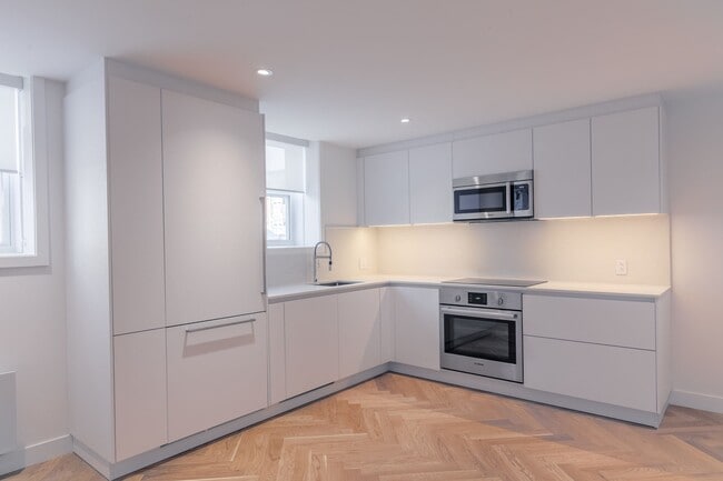 Building Photo - 590 Av Outremont