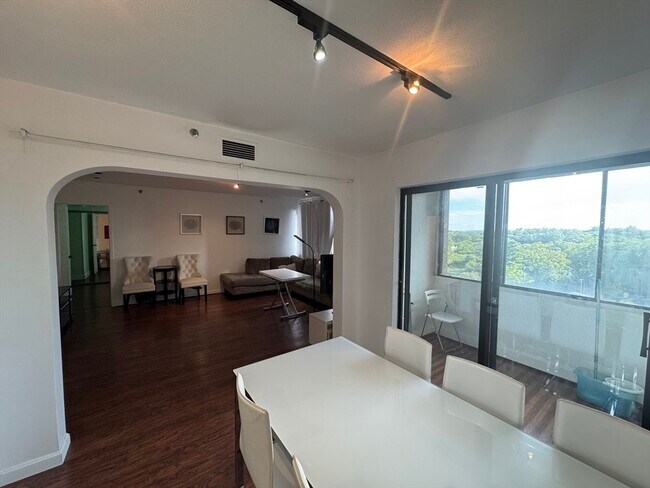 Foto del edificio - 250 Hammond Pond Pkwy