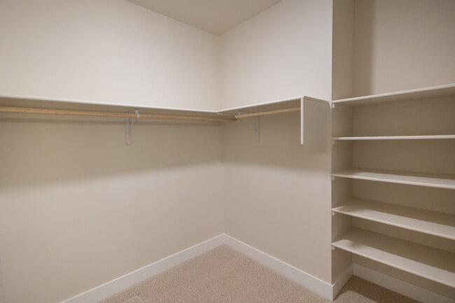 Building Photo - 5558 W Aralia Dr