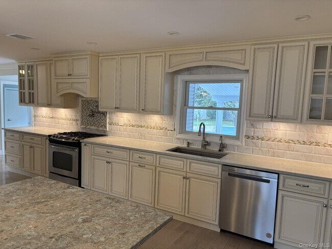 Foto del edificio - 71 Maple Ave