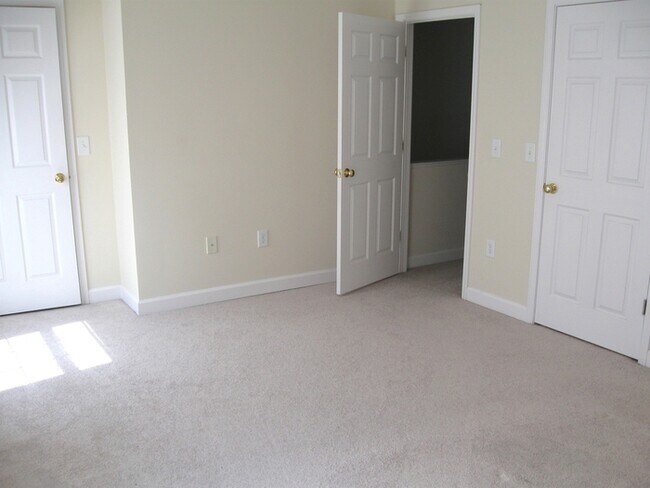 Foto del edificio - Condo with Garage for Lease