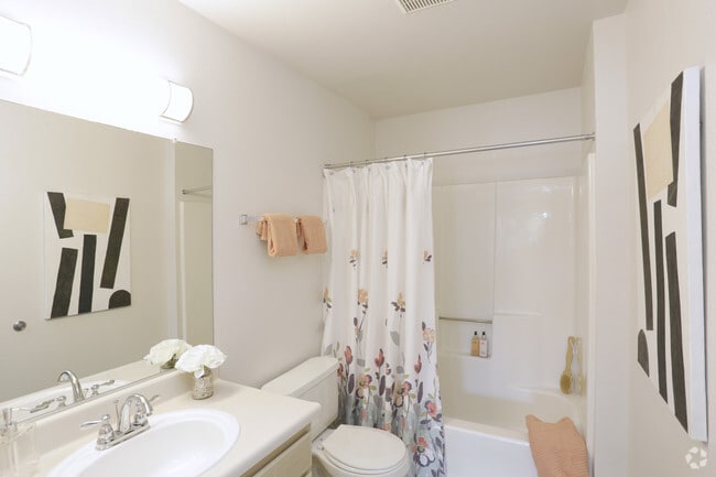 2 BR, 2 BA - The Newport - La Regencia Apartments