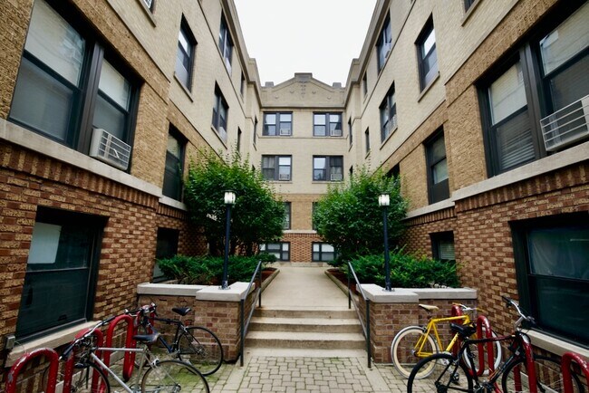 Building Photo - 716 W Brompton