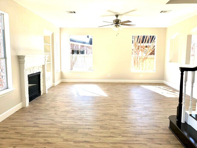 Foto del edificio - 5711 Silver Bay Ct