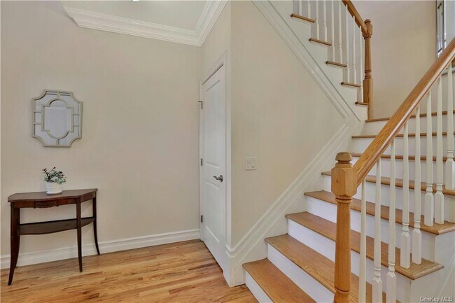 Building Photo - 11 Hidden Ridge Ct