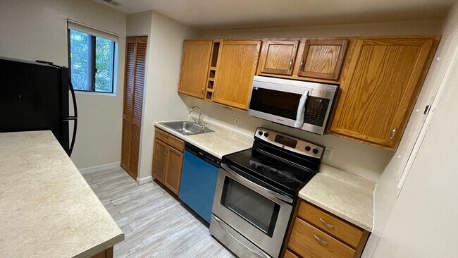 Foto del edificio - 46 Village Hill Ln