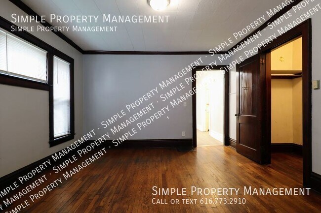Building Photo - Just Remodeled 2 Bedroom! Pet Friendly!