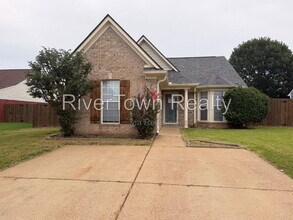 Building Photo - 10570 Pecan View Dr