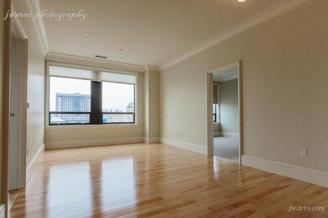 Building Photo - 2 bedroom in San Francisco CA 94104