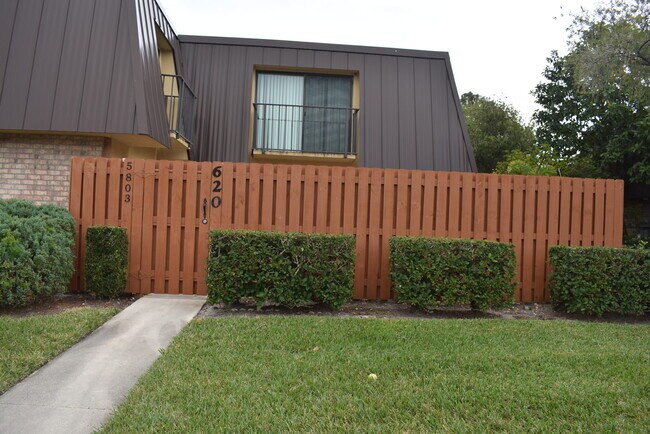 Building Photo - 5803 SE Windsong Ln