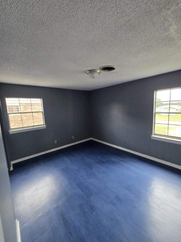 Foto del edificio - 196 Industrial Dr