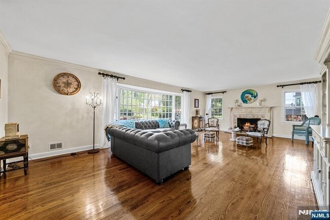 Foto del edificio - 328 W Ridgewood Ave