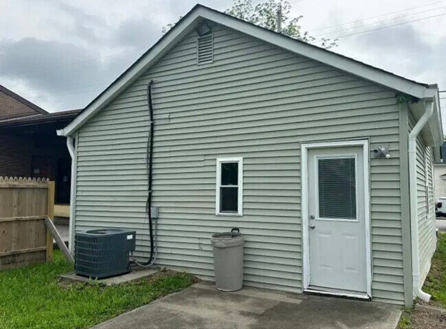 Foto del edificio - 16625 S Broadway St