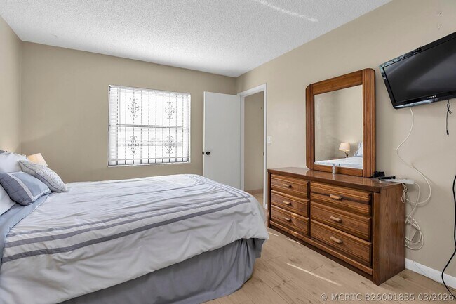 Building Photo - 6715 W 26th Dr