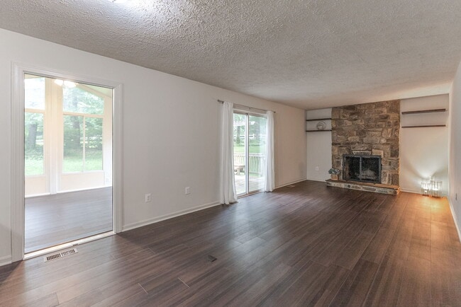 family room - 117 Bookham Ln