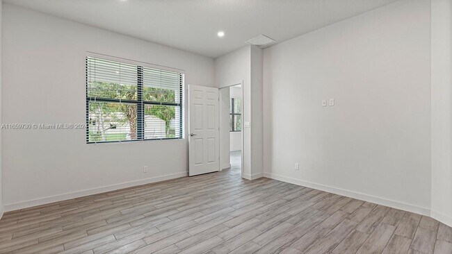 Building Photo - 7702 Deer Park Ave