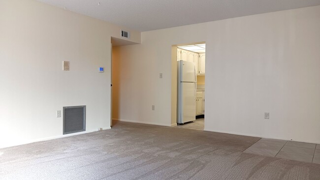 Building Photo - Location is great with this spacious 2-bed...