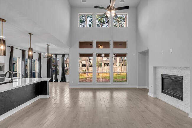 Foto del edificio - 215 Flower Moon Ct