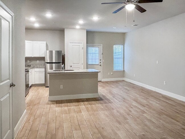 Foto del edificio - Charming Townhome Near I-35 & Randolph AFB