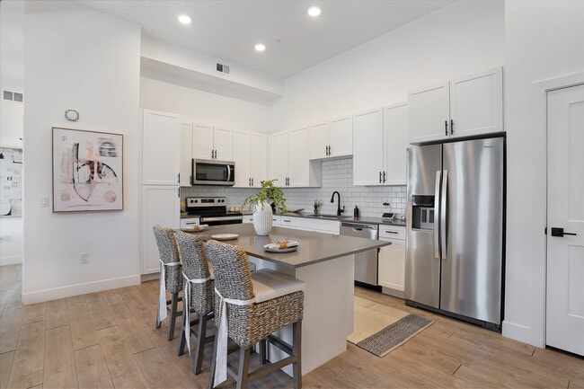 Building Photo - Aria Townhomes & Apartments