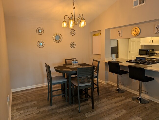 Building Photo - 400 Waters Edge Dr