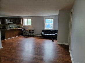 Building Photo - 76 Maple St