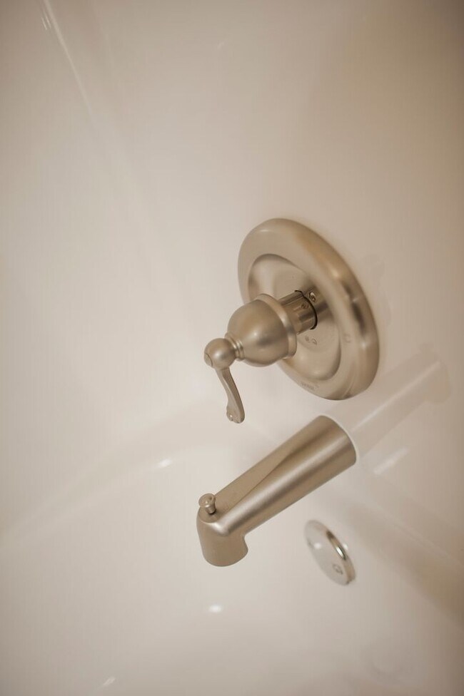 Building Photo - Beverly Lofts 205