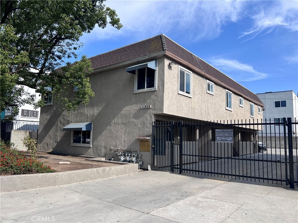 Primary Photo - 11254 Oxnard St
