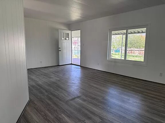 Foto principal - 2325 Juniper St