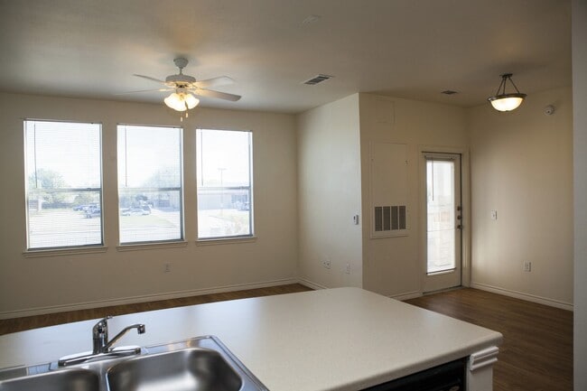 Building Photo - Montabella Pointe