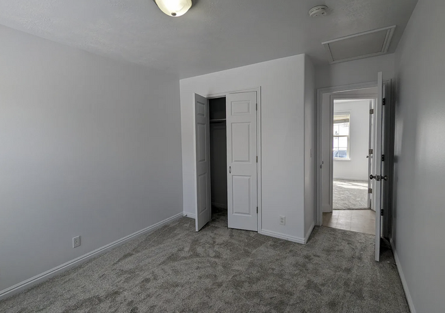 Building Photo - 4138 S Captains St