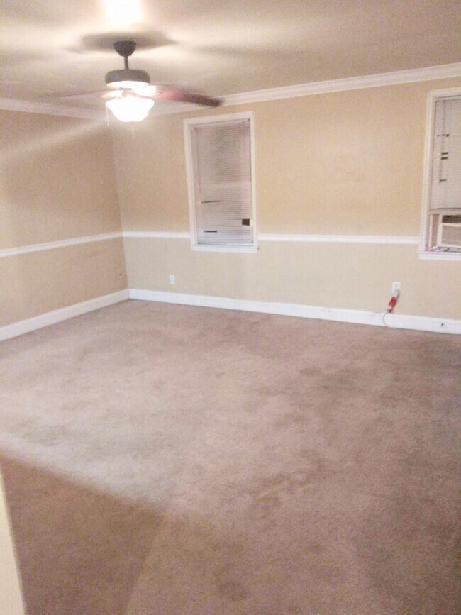 Living Room - 5222 Kramme Ave