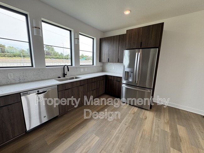 Building Photo - 1371 Keosauqua Way