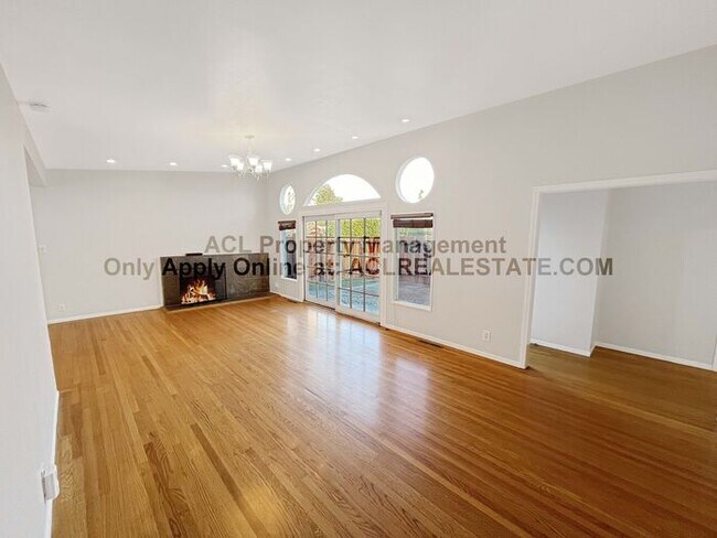 Foto del edificio - Beutiful, One Story, Centrally Located Hay...