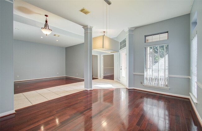 Foto del edificio - 14731 Raven Hollow Ln